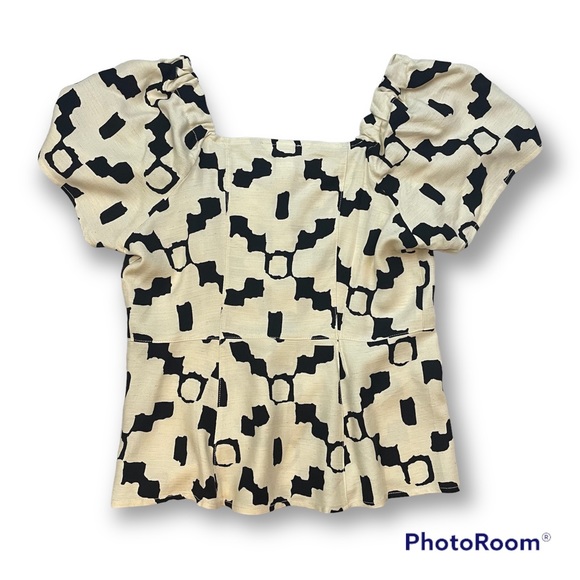 NWT ⭐️Princess Neckline Puffy Short Sleeve Square Cream Print Linen Top Blouse S - Picture 3 of 3